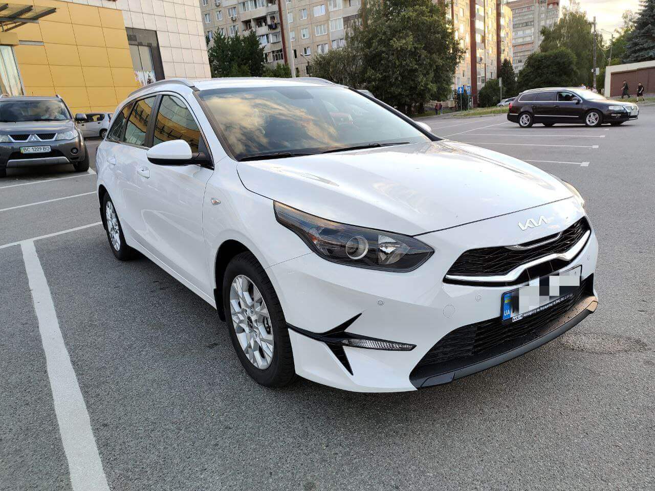 Kia Ceed SW-hover